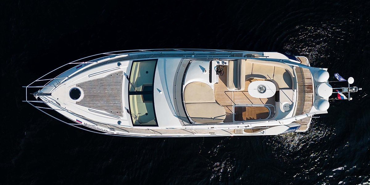 Аренда яхты Galeon 440 в Санкт-Петербурге